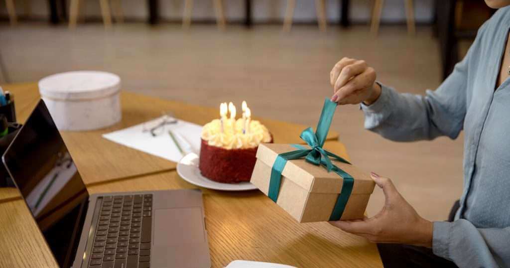 A guide to celebrating birthdays at work: 6 tips for virtual offices |  Airspeed